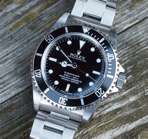 rolex submariner 14060 vs 14060m.